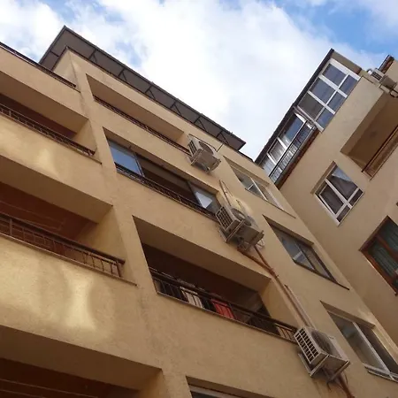 Dobrev Comfort Apartment Varna